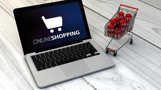 Laptop screen displaying online shopping, a crucial step to start a dropshipping store in 2025